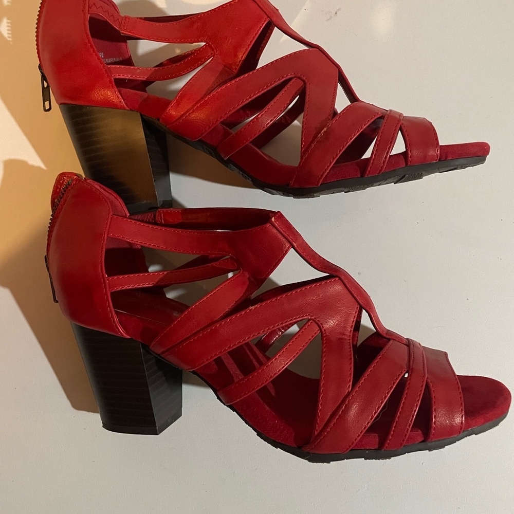 Easy Street Red Chunky Sandals 9WW NWD - Picture 2 of 6
